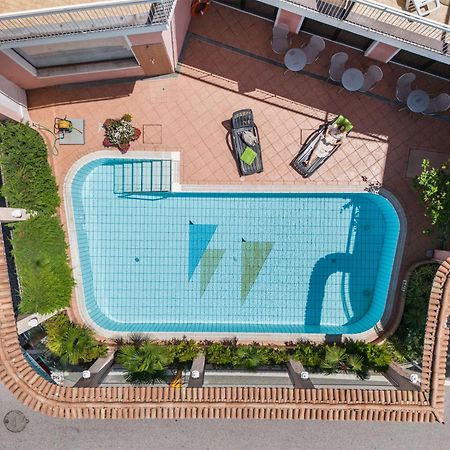 Lake Hotel Ifigenia 토르볼레 외부 사진