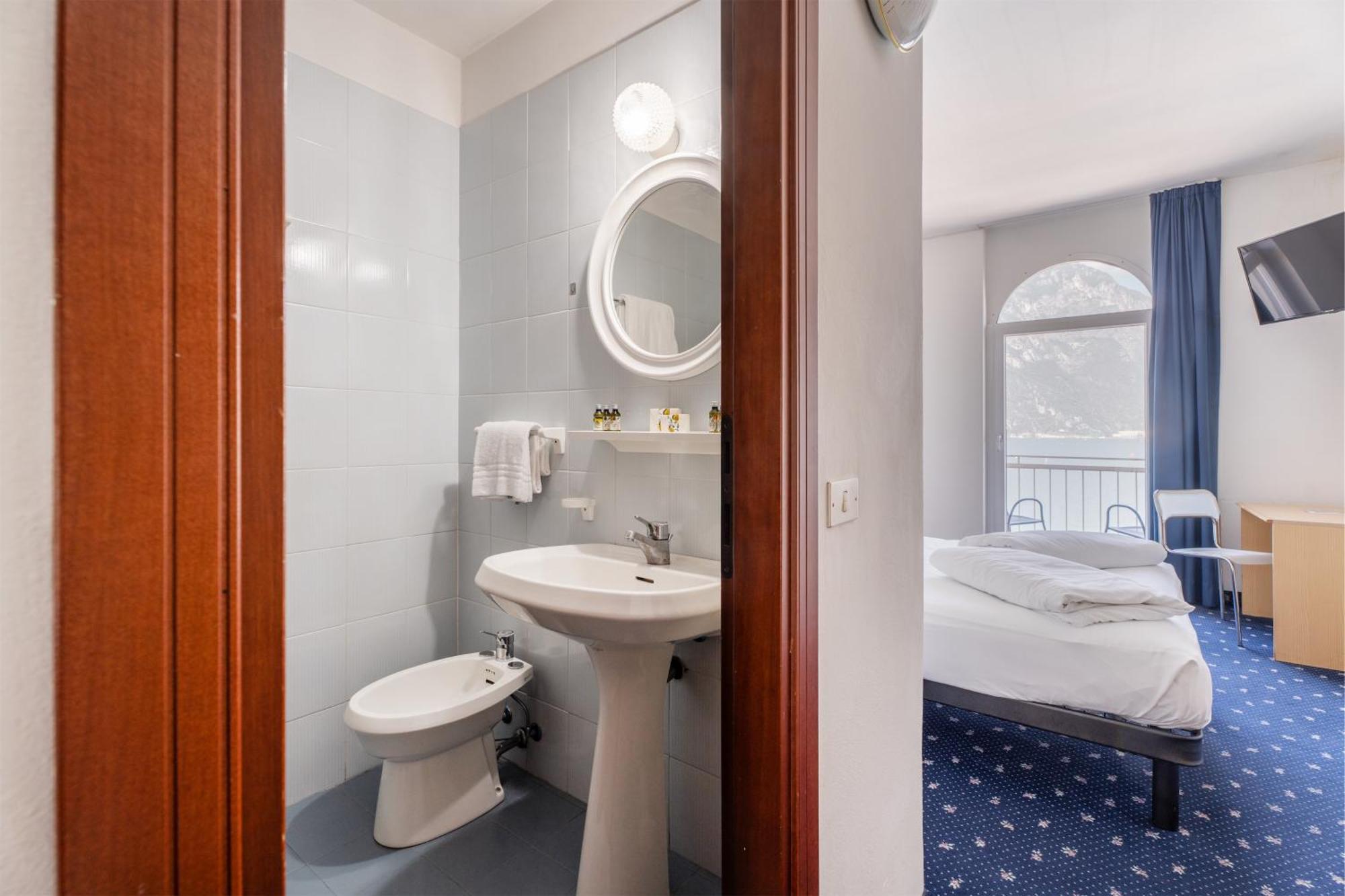 Lake Hotel Ifigenia 토르볼레 외부 사진