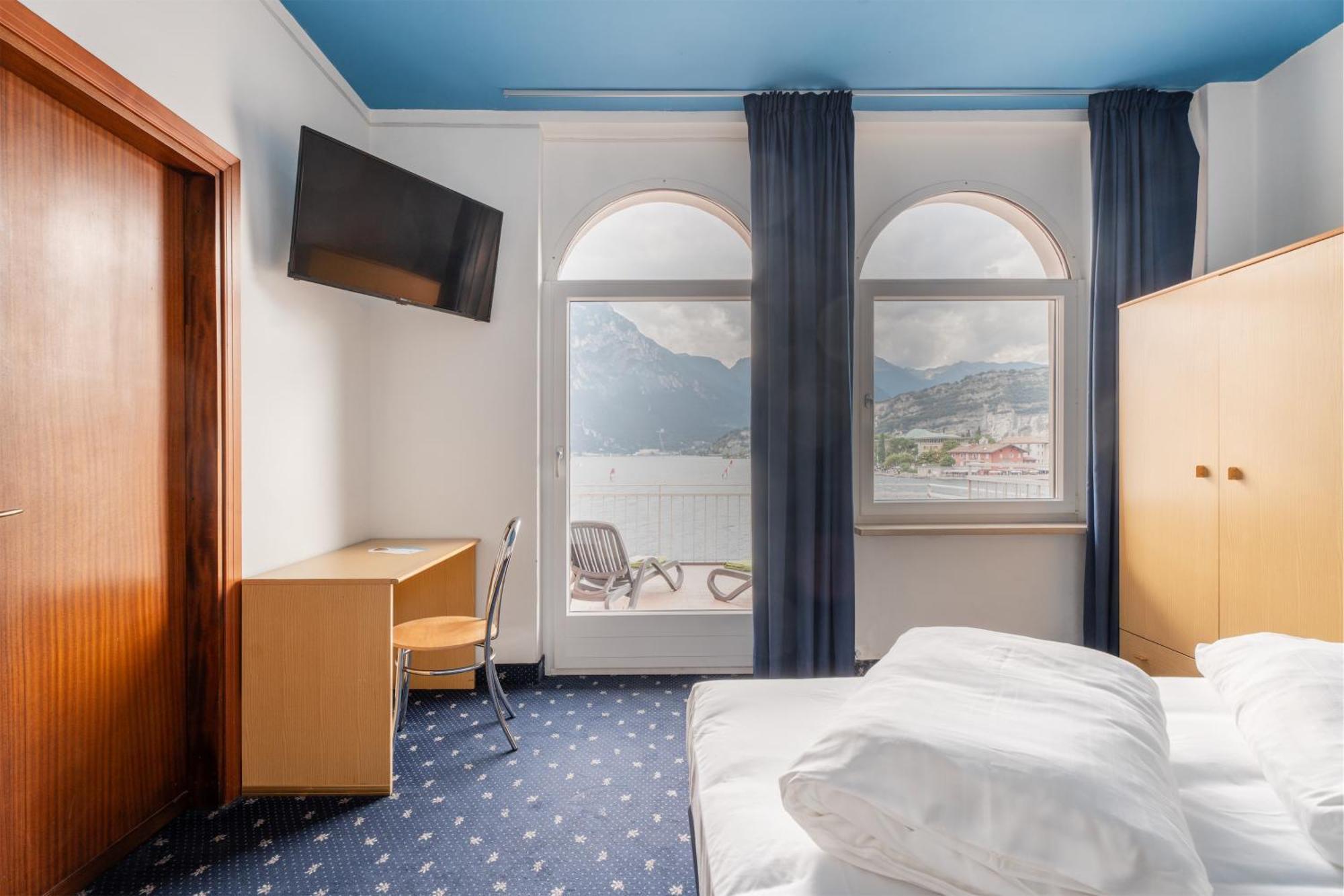 Lake Hotel Ifigenia 토르볼레 외부 사진