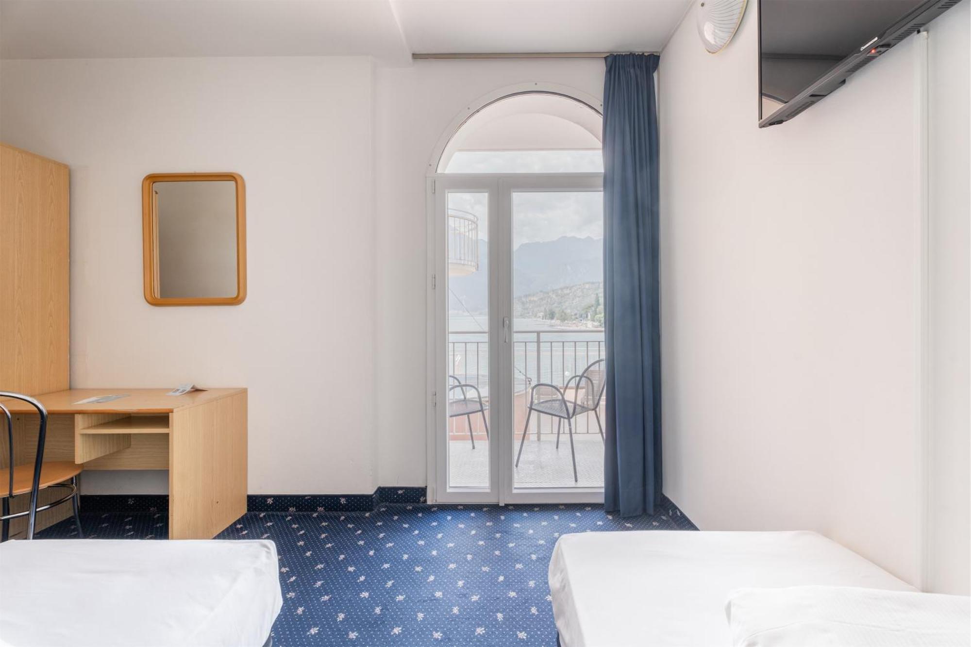 Lake Hotel Ifigenia 토르볼레 외부 사진