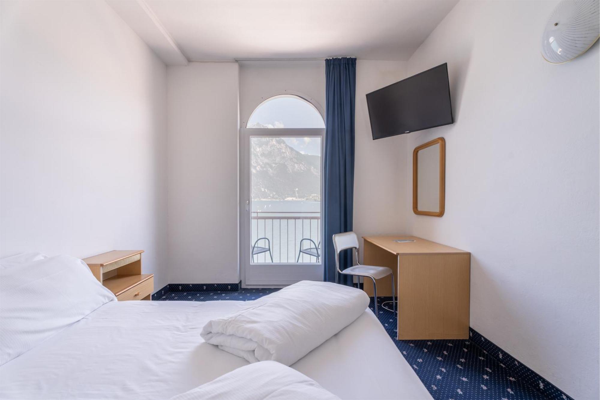 Lake Hotel Ifigenia 토르볼레 외부 사진
