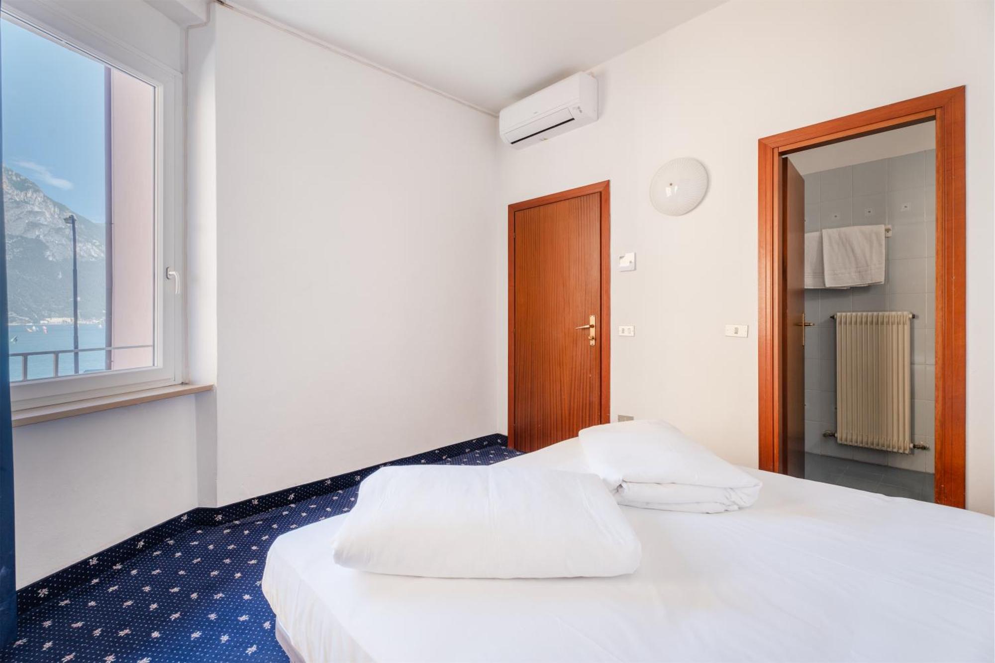 Lake Hotel Ifigenia 토르볼레 외부 사진