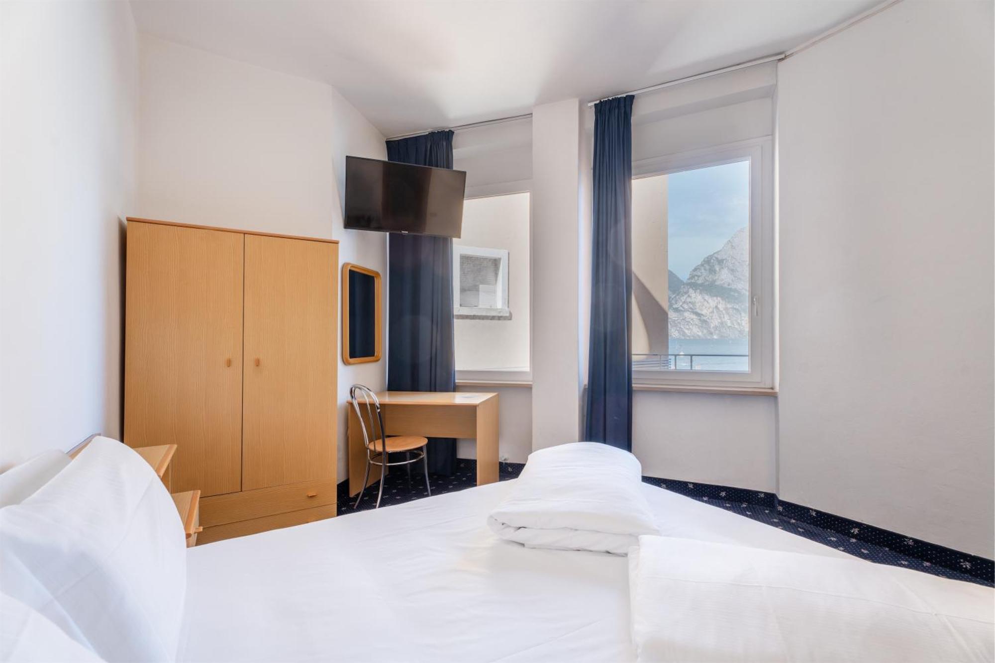 Lake Hotel Ifigenia 토르볼레 외부 사진
