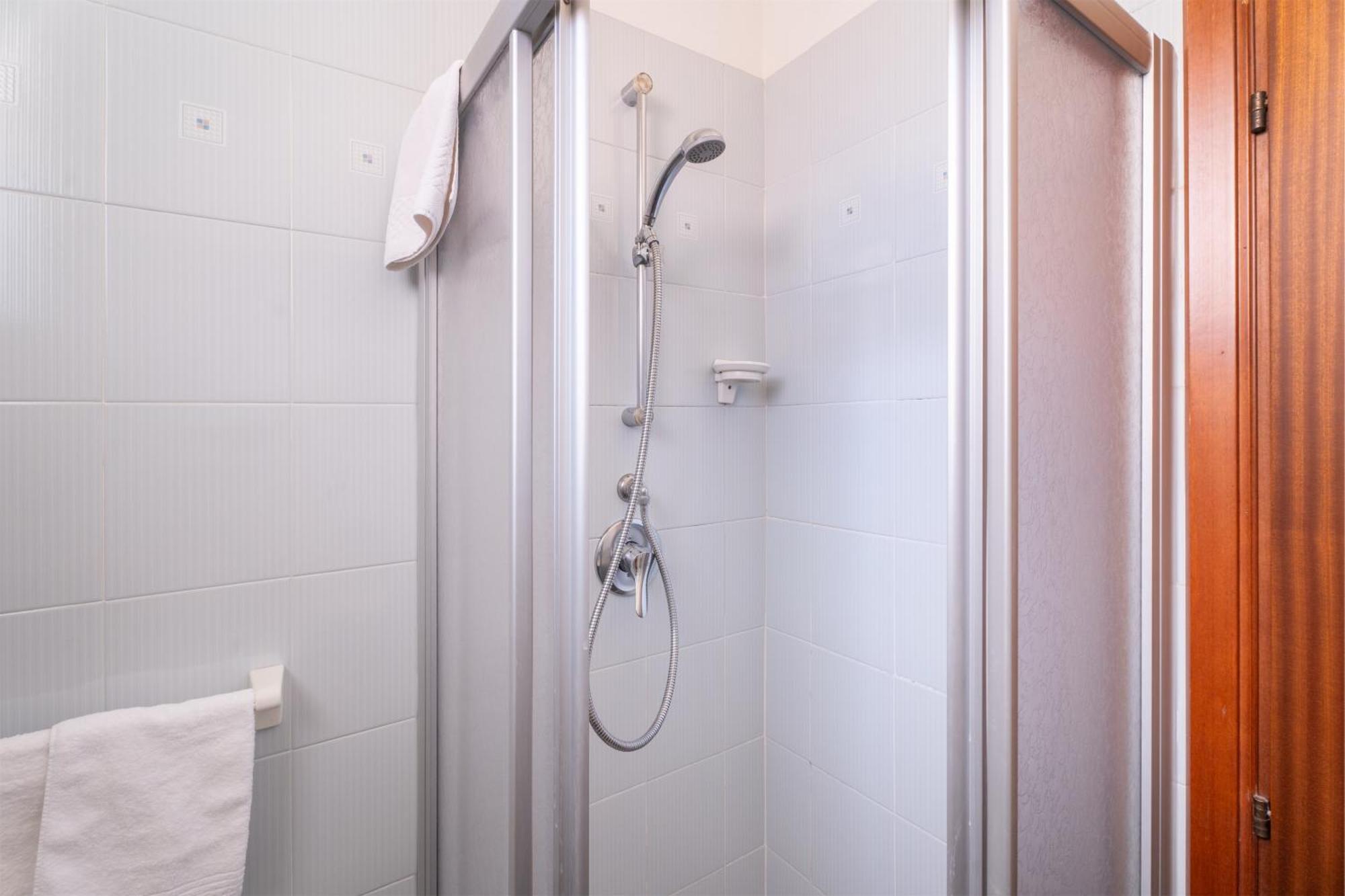 Lake Hotel Ifigenia 토르볼레 외부 사진