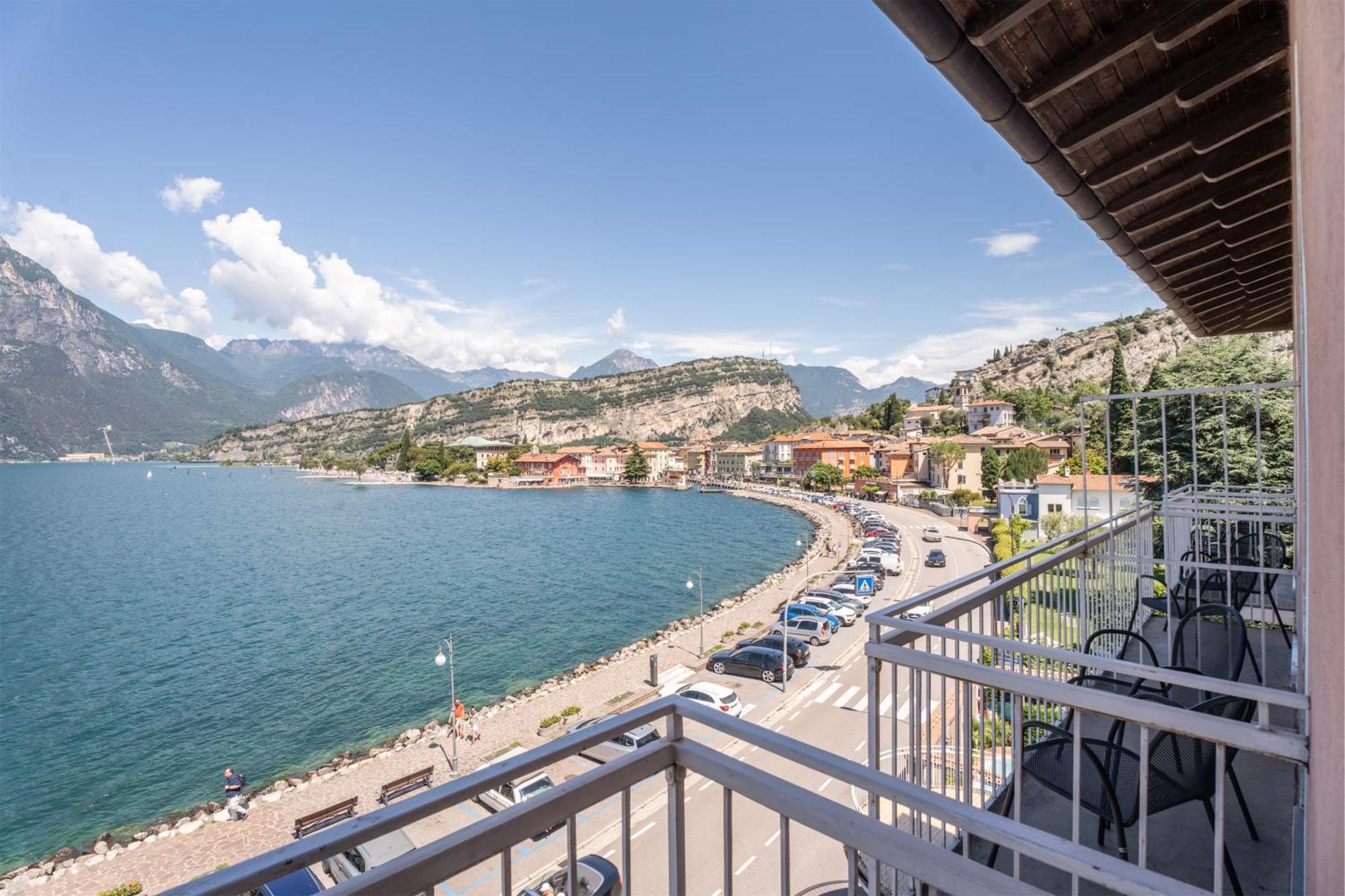 Lake Hotel Ifigenia 토르볼레 외부 사진