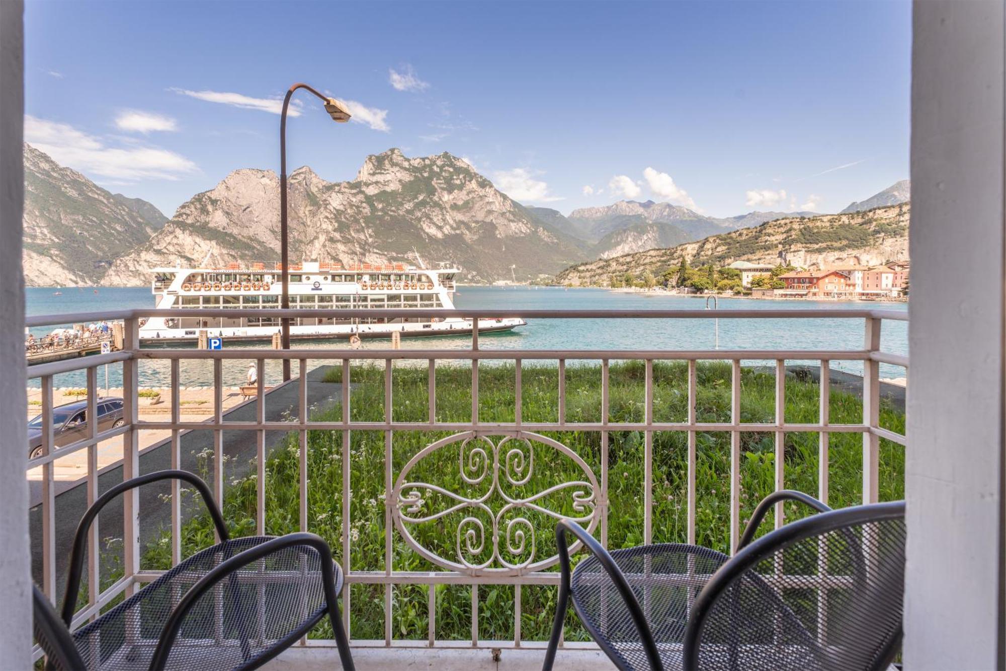 Lake Hotel Ifigenia 토르볼레 외부 사진