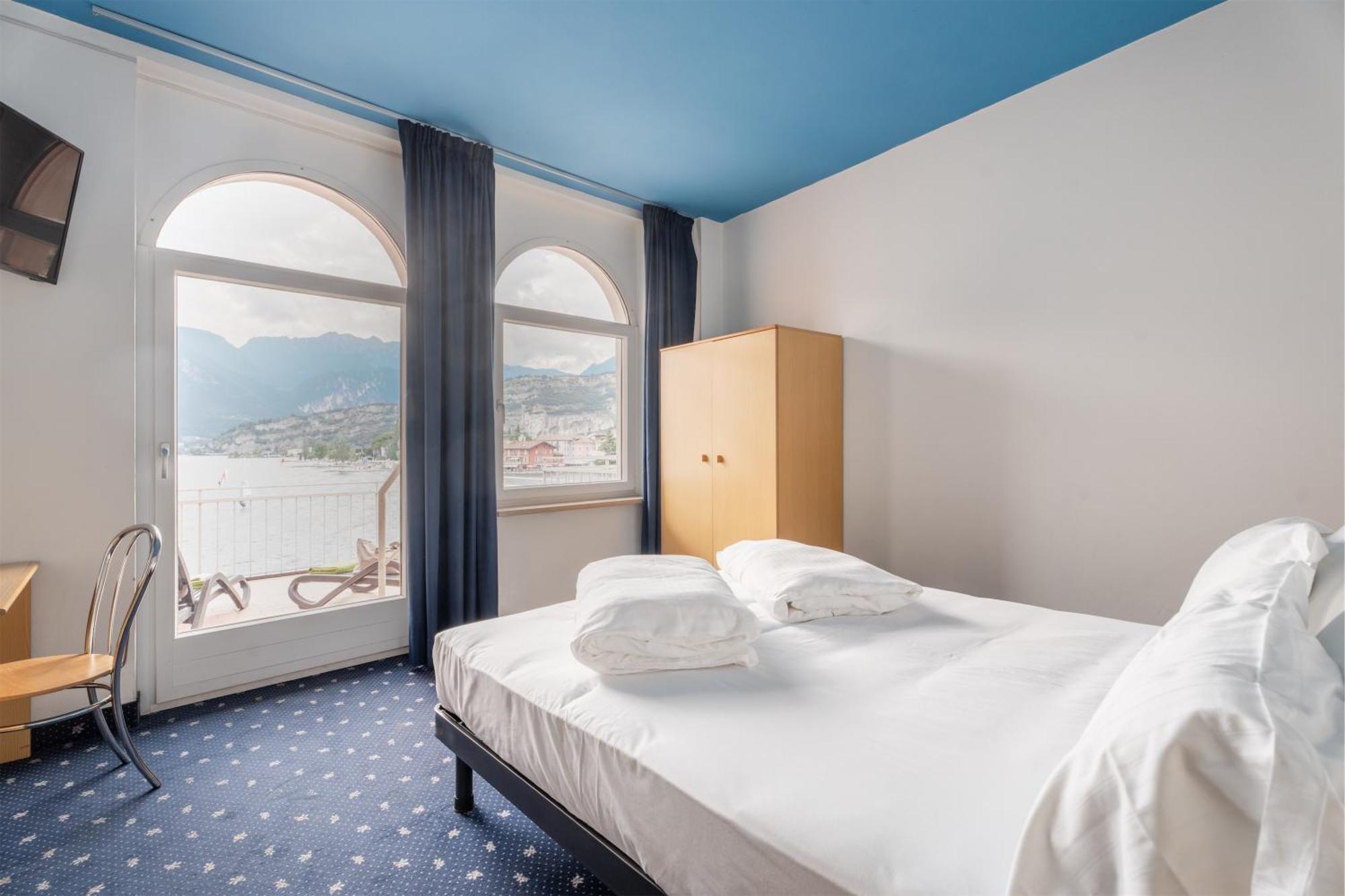 Lake Hotel Ifigenia 토르볼레 외부 사진