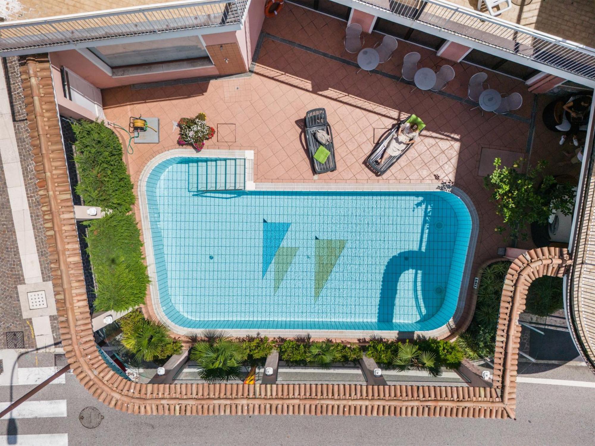 Lake Hotel Ifigenia 토르볼레 외부 사진