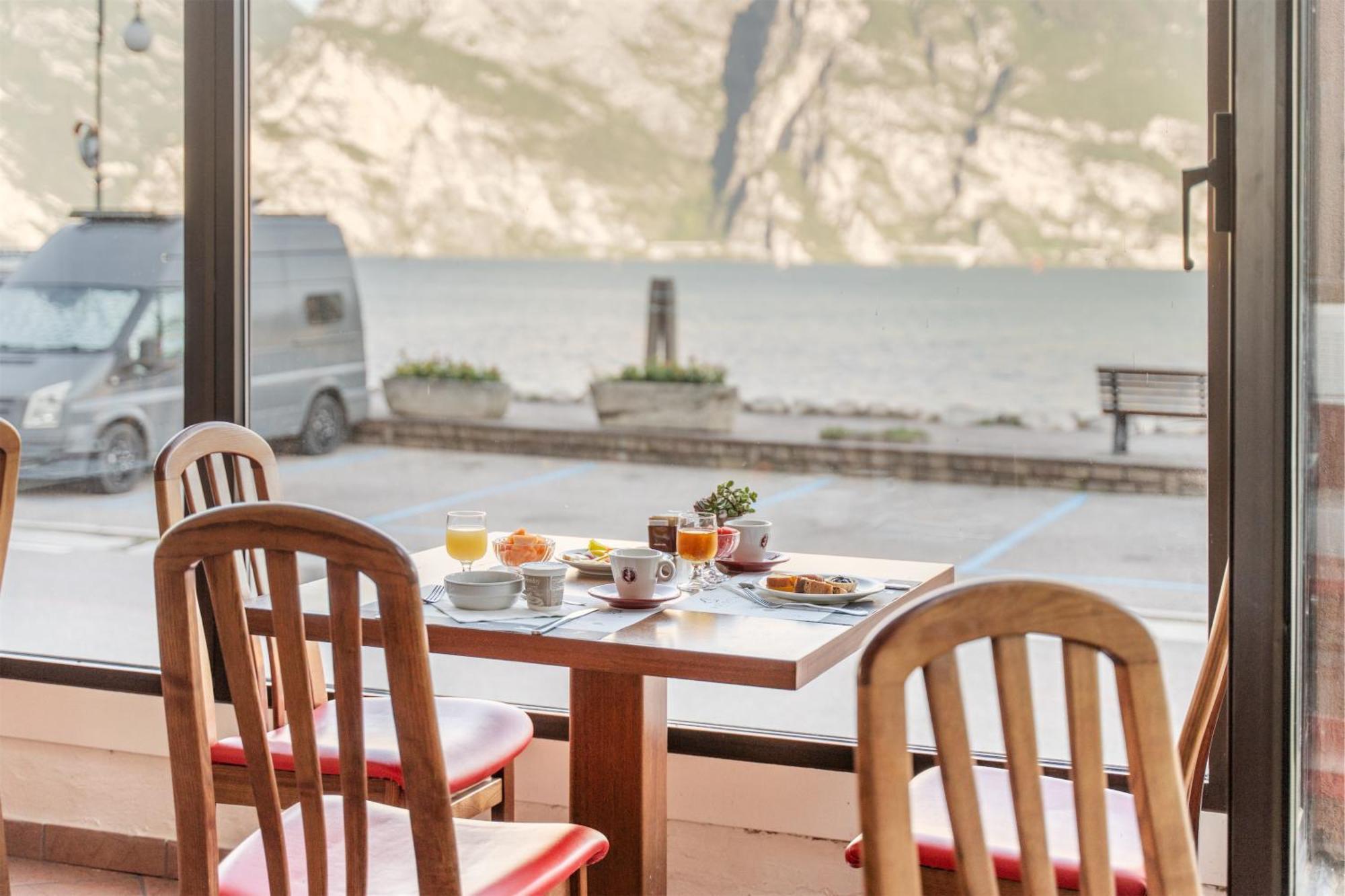 Lake Hotel Ifigenia 토르볼레 외부 사진